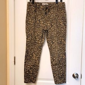 🐆 Artisan NY Stretchy Leopard print jeans👖
